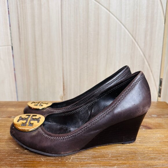 Tory Burch Sally Chocolate Dark Brown Leather Wedges Metallic Gold Logo 6.5 - Picture 3 of 6